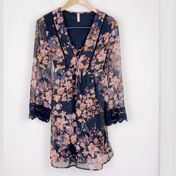 Xhilaration Dresses & Skirts - Xhiliration Floral Boho Sleeve Dress
